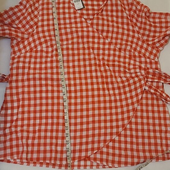 - Lane Bryant Checkered Wrap Top size 14/16 - Picture 5 of 7